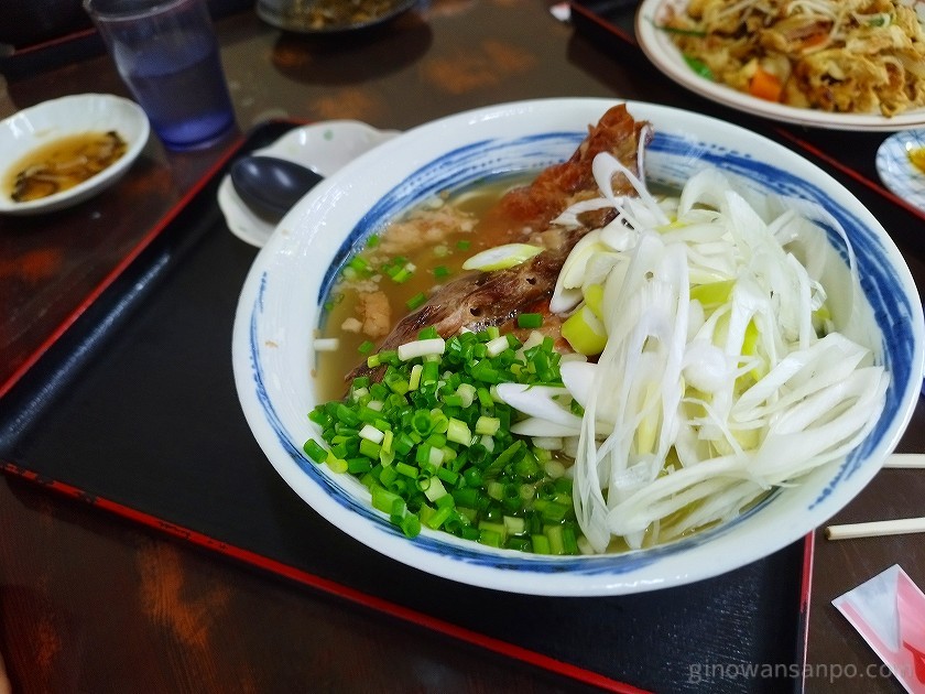 うみちか食堂　ねぎたっぷる軟骨そーきすば