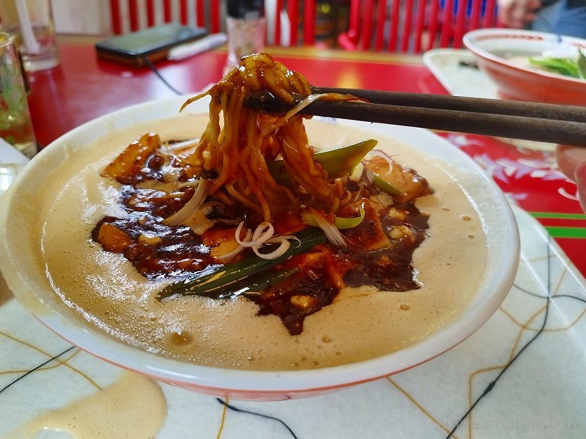 麻婆食堂　福笑い　濃厚麻婆担々麺