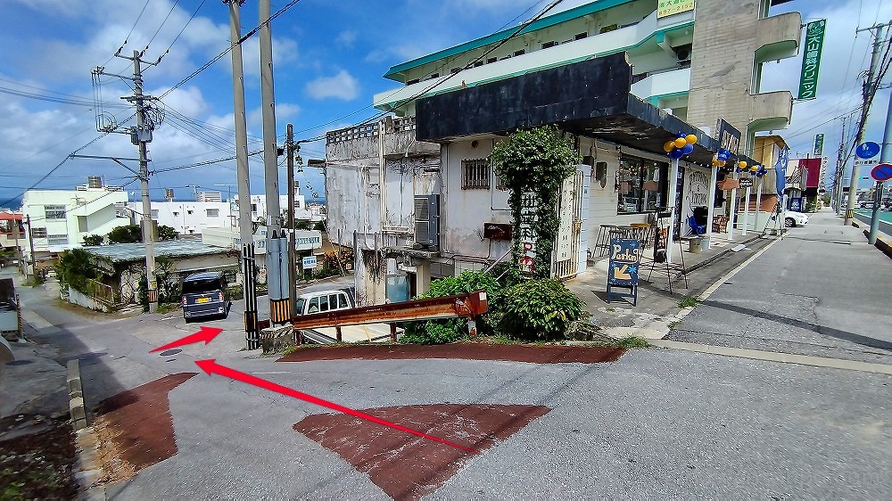 宜野湾市　家具　パール　駐車場